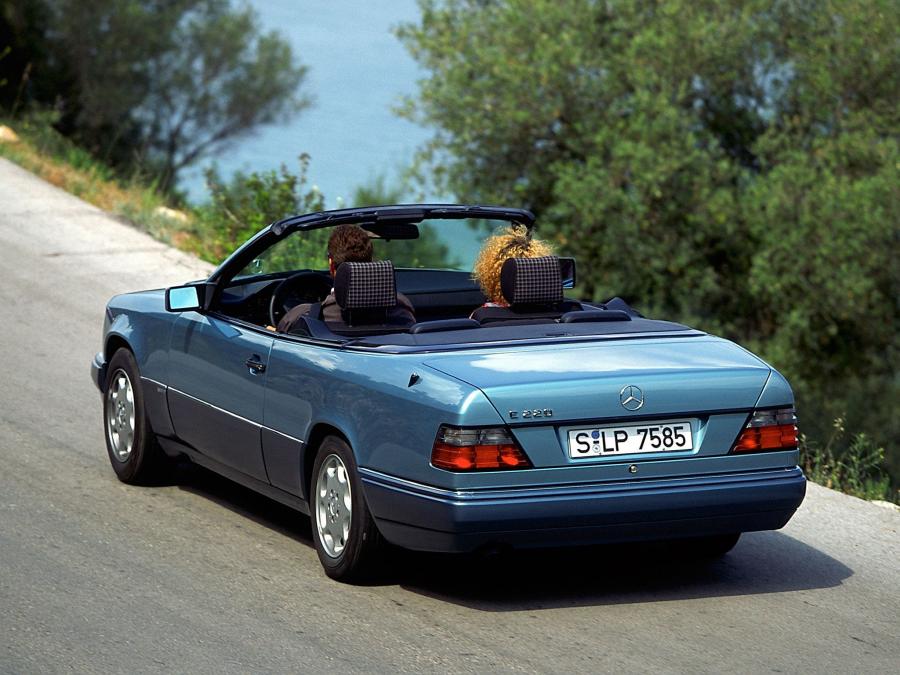  Mercedes-Benz E220 Cabriolet 1993 года  (фото 21 из 27)